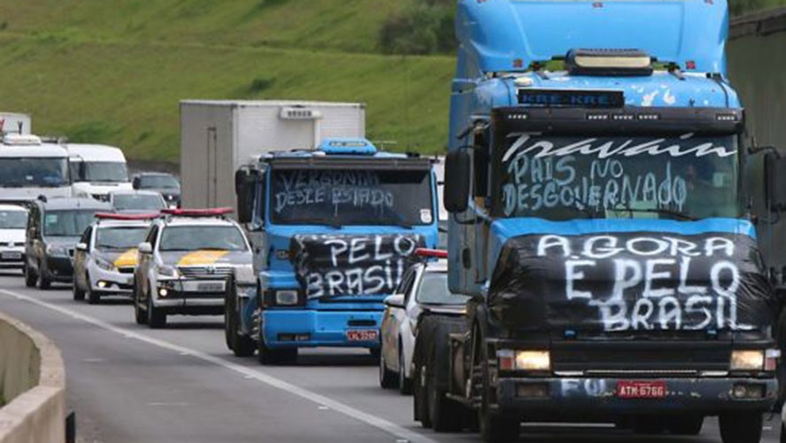 Sobre caminhões e política