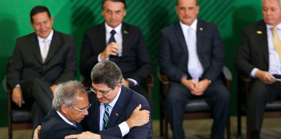 Ensaio de crise na seara econômica