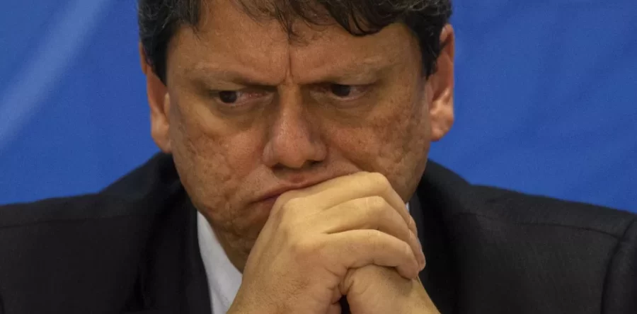 O jogo político de Tarcísio