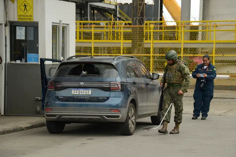 Segurança pública, Forças Armadas e Polícia Federal